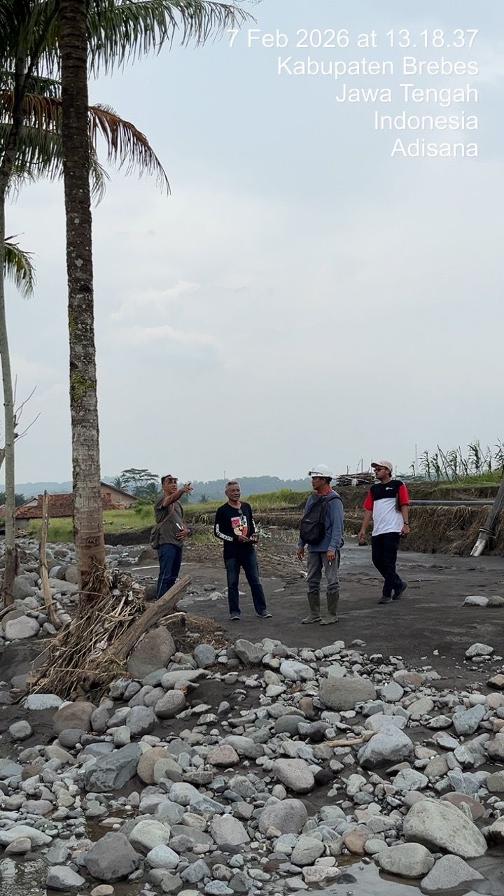 Tanggap Darurat Banjir Adisana, Dirtek Perumda Tirta Baribis Tinjau Lokasi Mencari Solusi