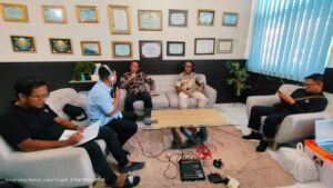 Perumda Air Minum Tirta Baribis Kabupaten Brebes Hadir dalam Program “Moci Bareng Karo Uwane” bersama Radio Singosari FM